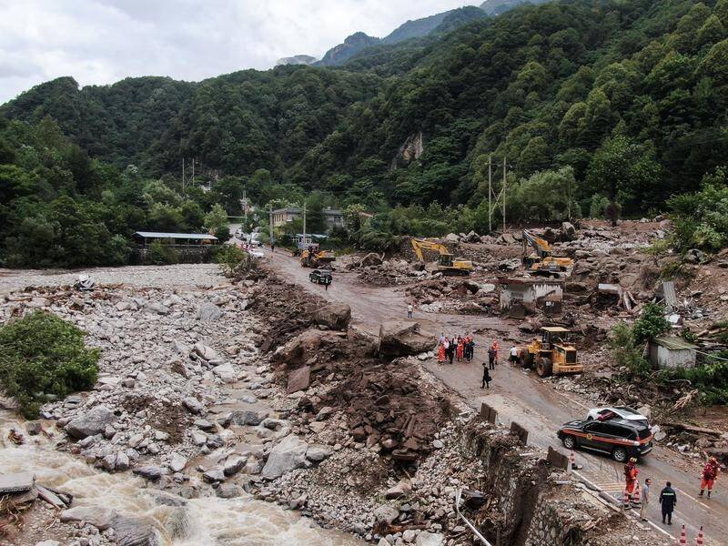 Two people have died in mudslides and flooding in the northwestern Chinese city of Xian. (EPA PHOTO)